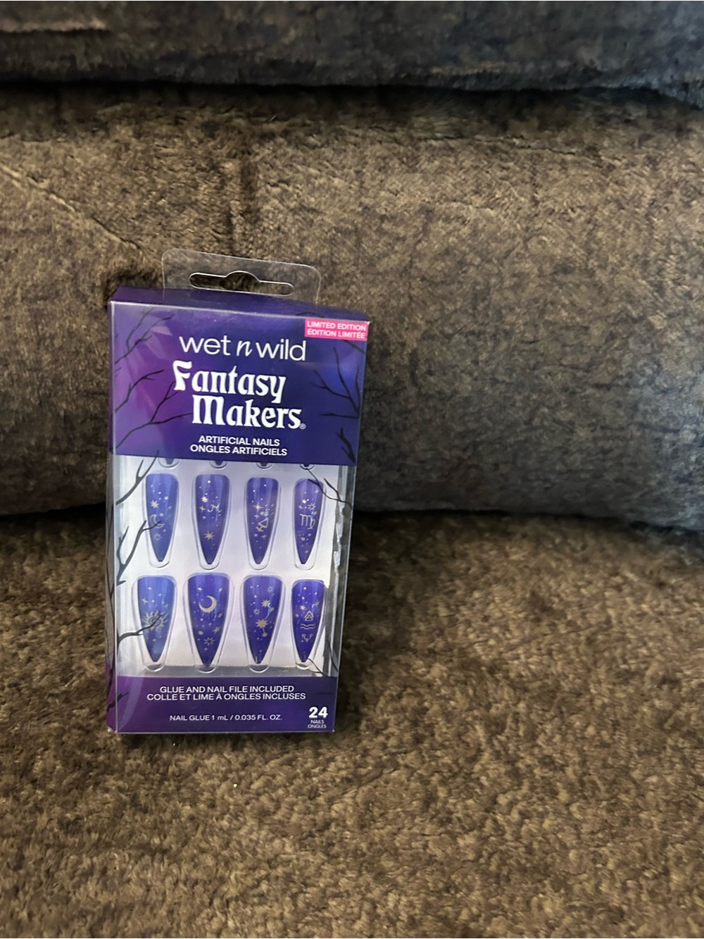 wet n wild Fantasy Makers Purple Star & Moon Artificial Nails
